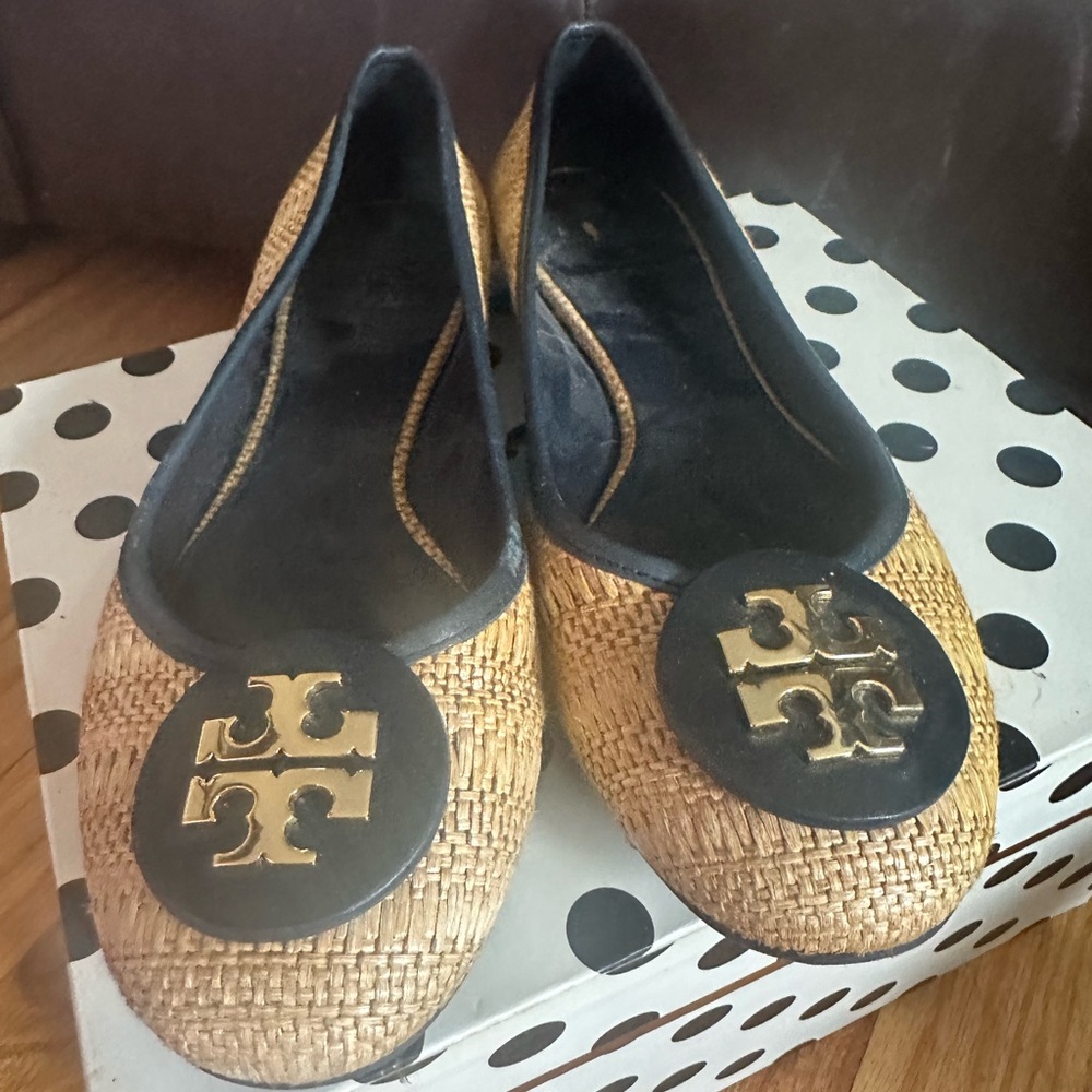 Tory Burch Women's Tan and Black Flats